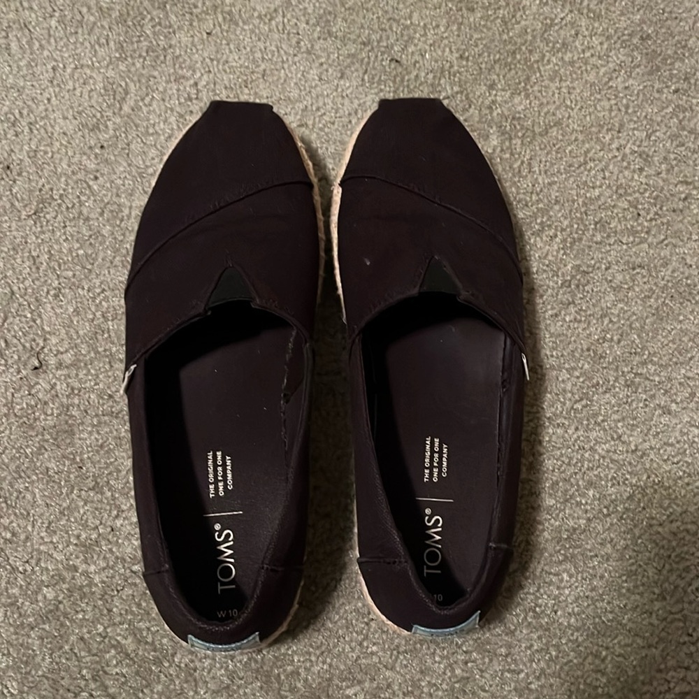 Tom’s Black slip on